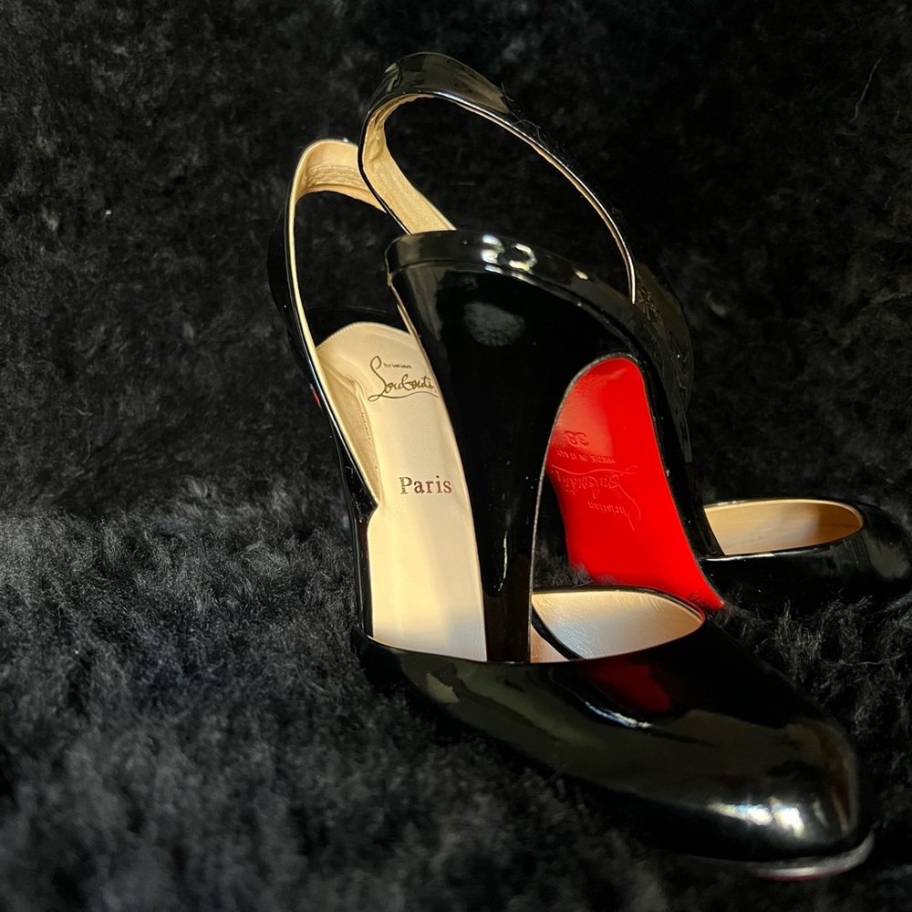 Authentic Christian Louboutin Black Leather 4 1/2 inch Heels, round tip